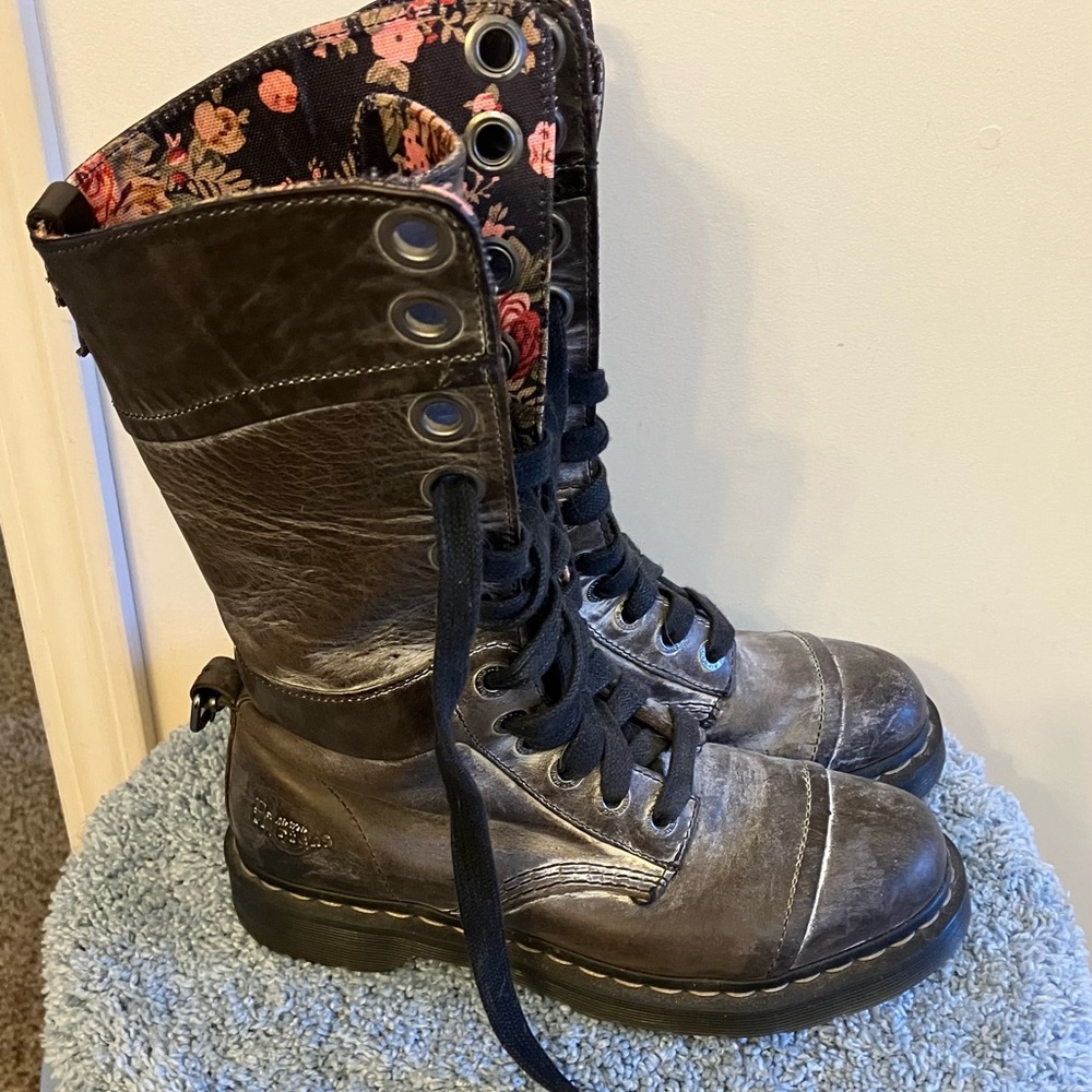 Dr. Martens 1914 Triumph Floral Lined Combat Boots - Picture 4 of 13